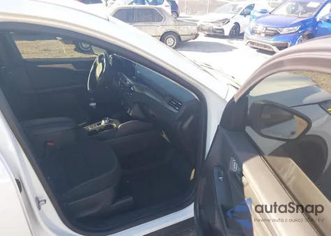 2023 Ford Escape Active z USA, uszkodzony, nr VIN 1FMCU0GN6PUB17289